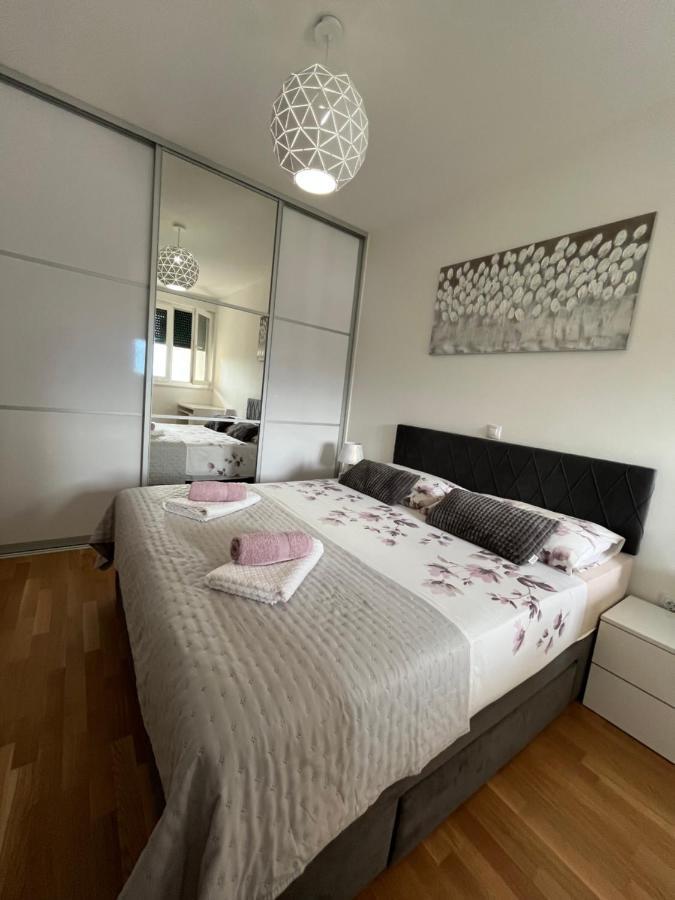 Lujan Apartment Split